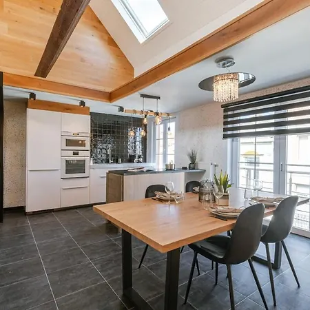 Huswell - Beautiful And Spacious Vacation With Parking Casa vacanze